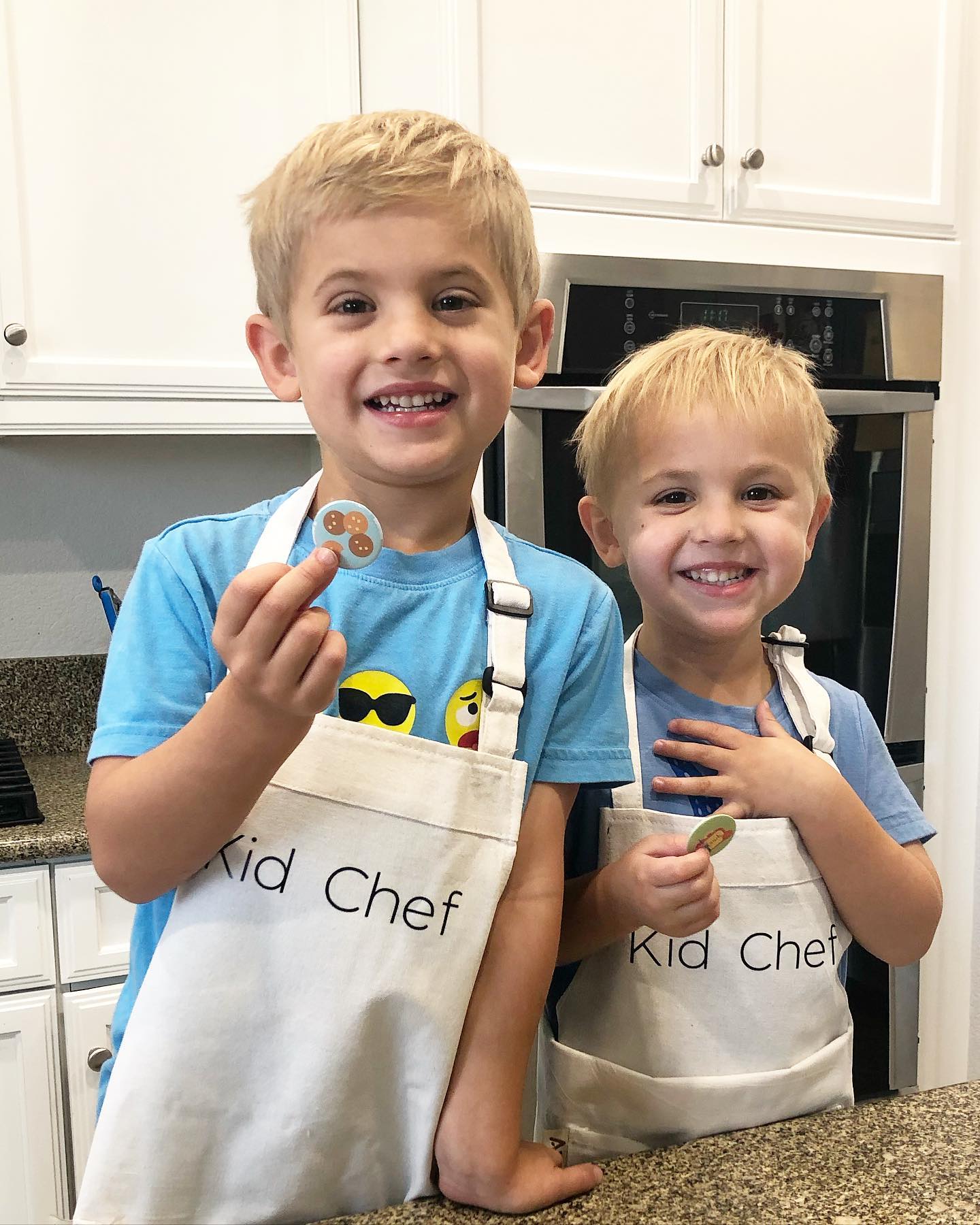 kids cooking with aprons
