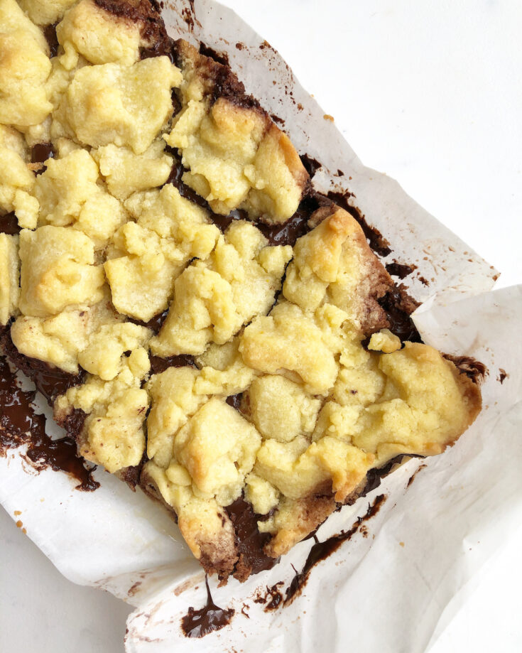 pie bar with chocolate filling and crumb topping