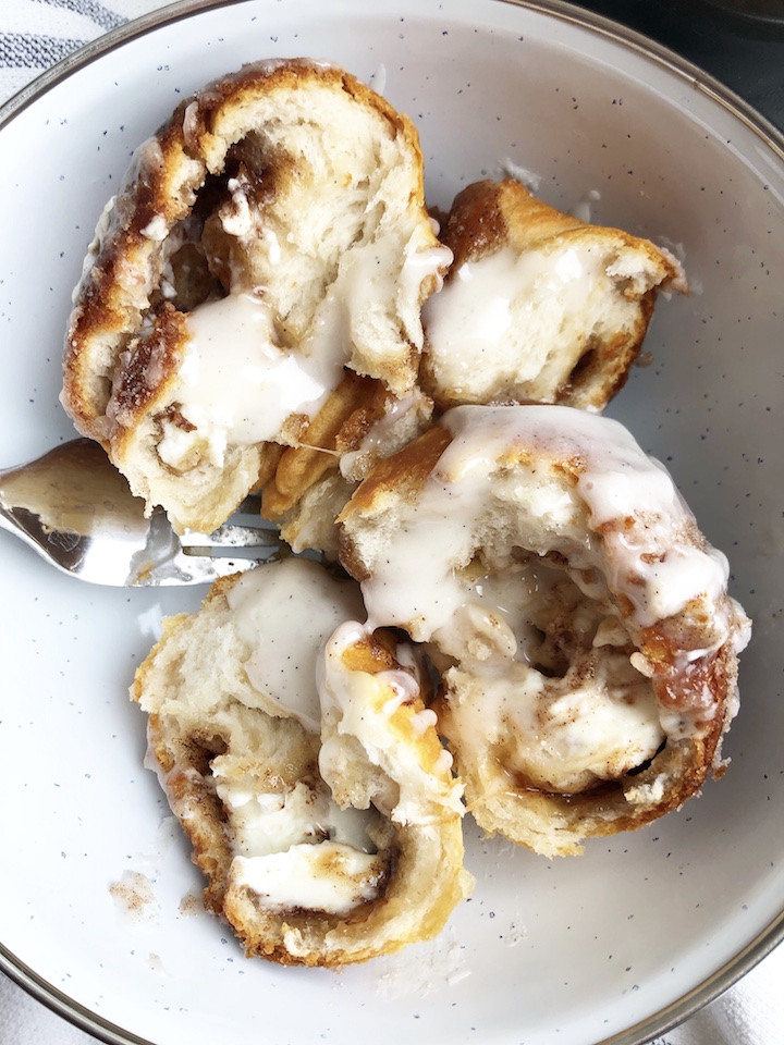 air fryer cinnamon rolls bombs