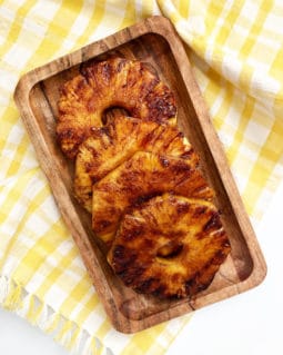 Grilled pineapple with cinnamon and brown sugar