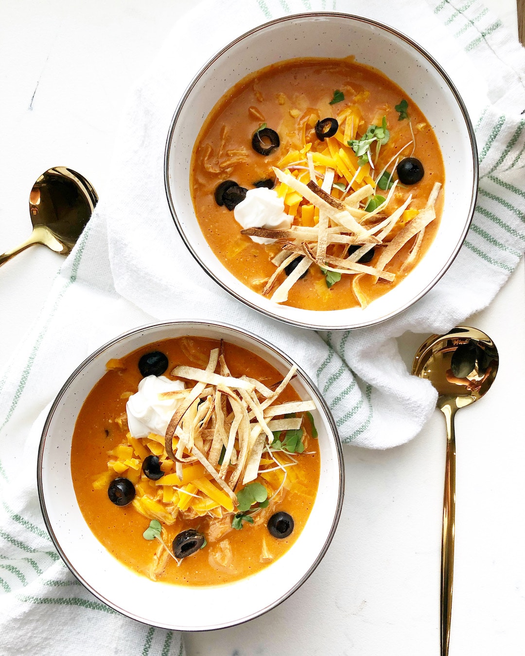 Chili’s Chicken Enchilada Soup (Only 3 ingredients)